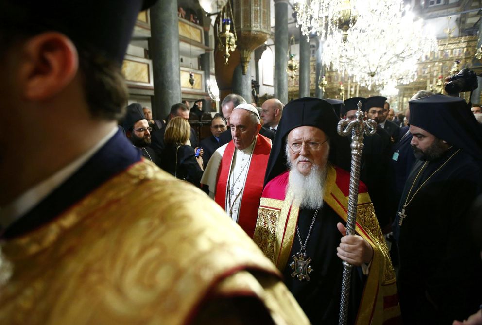 El Papa Francisco junto al patriarca ortodoxo Bartolomé I en Estambul (Reuters).
