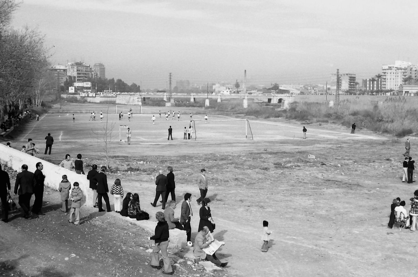 Campo de fútbol en 1974. (B.Lluch Garín)