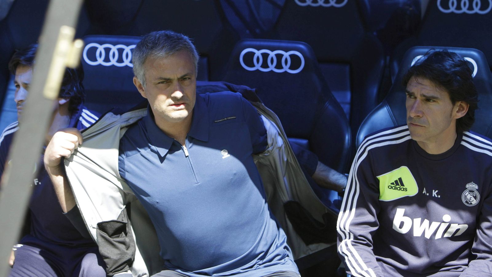 Foto: Mourinho y Karanka, en el banquillo del Real Madrid (EFE). 