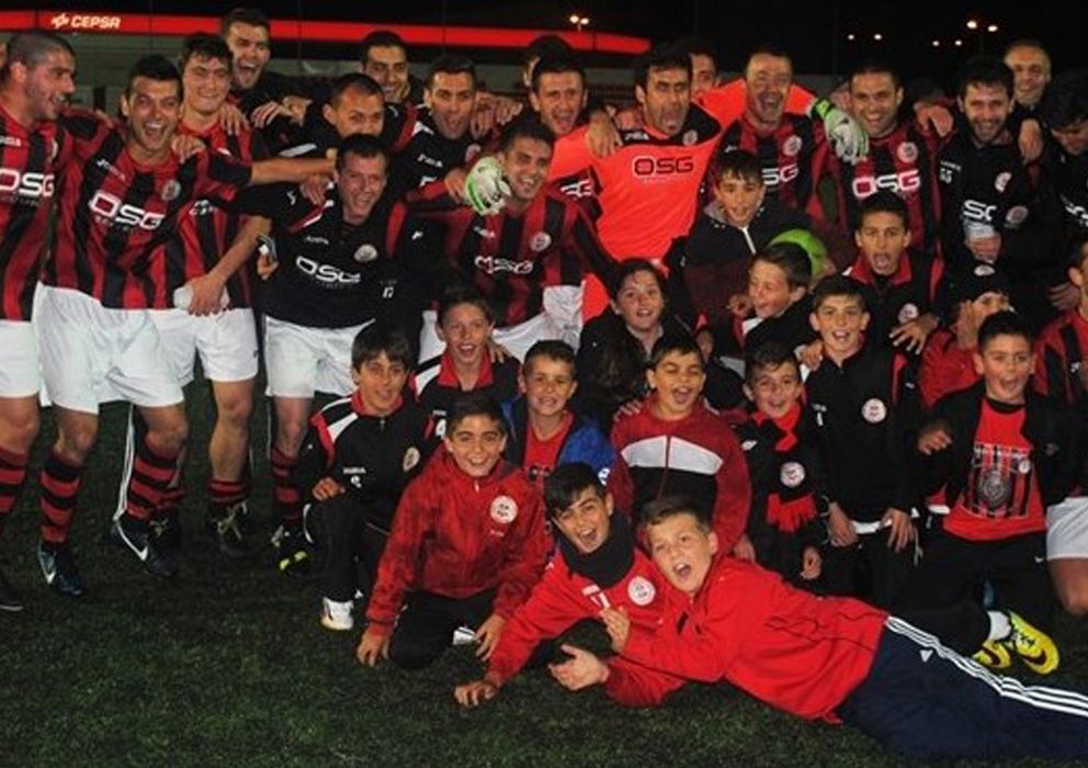 Foto: Los jugadores del Lincoln Red Imps celebran su clasificación a la previa de la Champions (FOTO: Uefa.com).