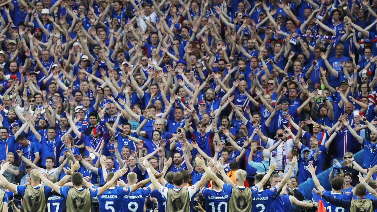 Foto: Islandia está haciendo historia dentro y fuera del campo en esta Eurocopa (EFE)