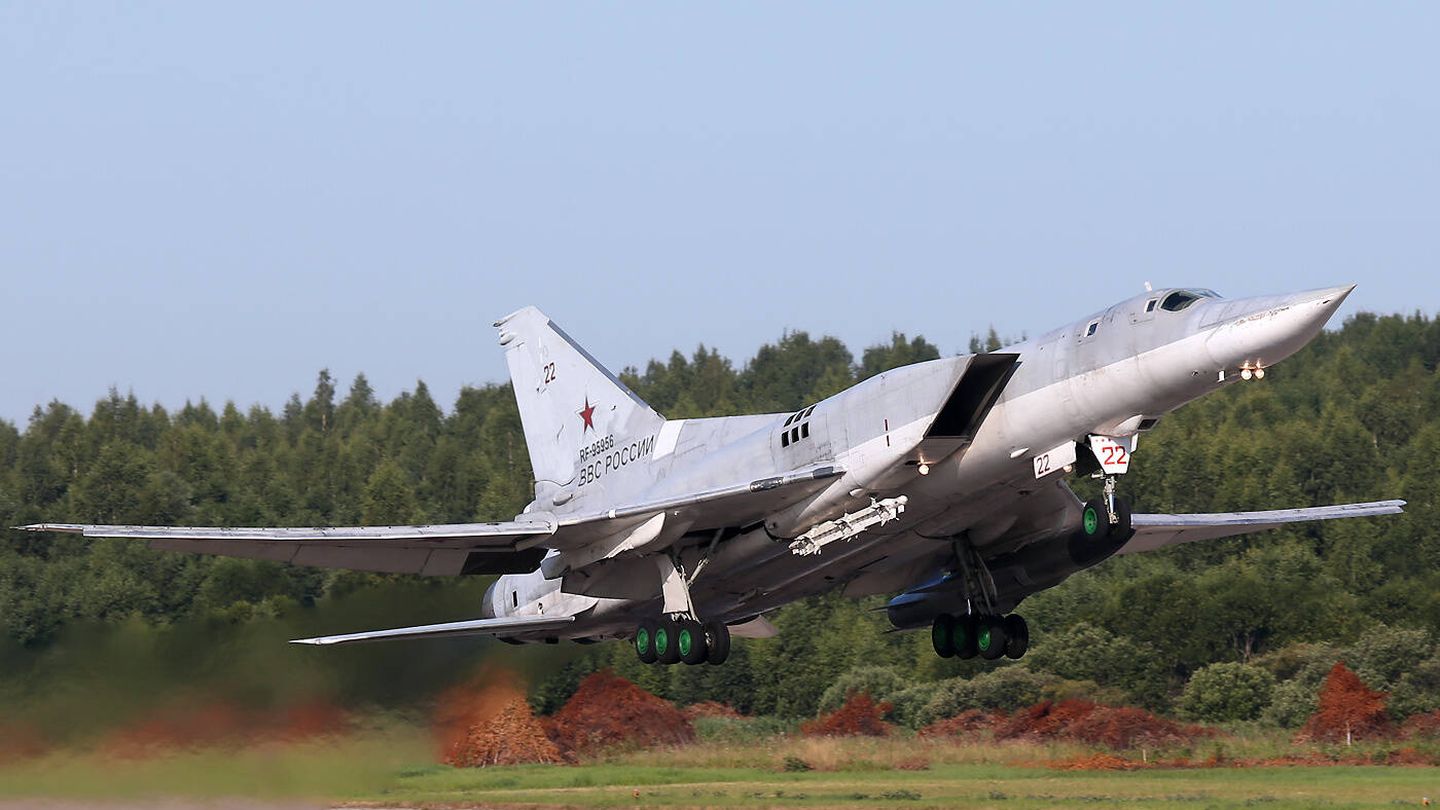 Bombardero Tupolev Tu-22M3. (Dimitri Pichugin)