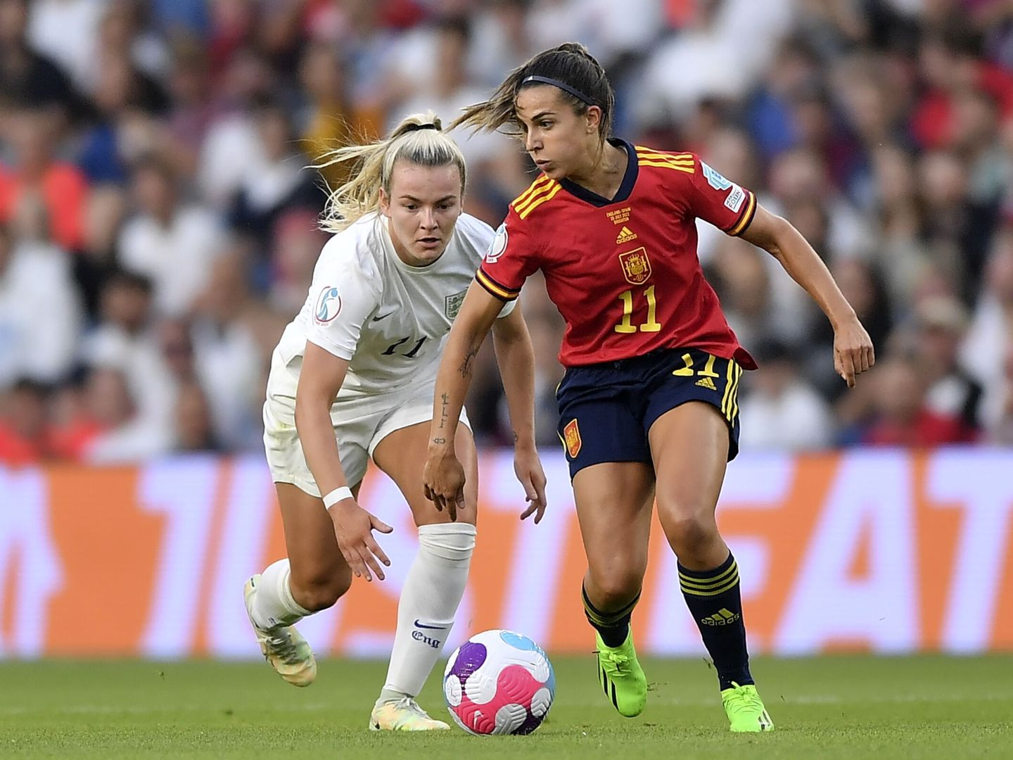 Marta Cardona, durante un partido con España. (EPA/Vince Mignott) 