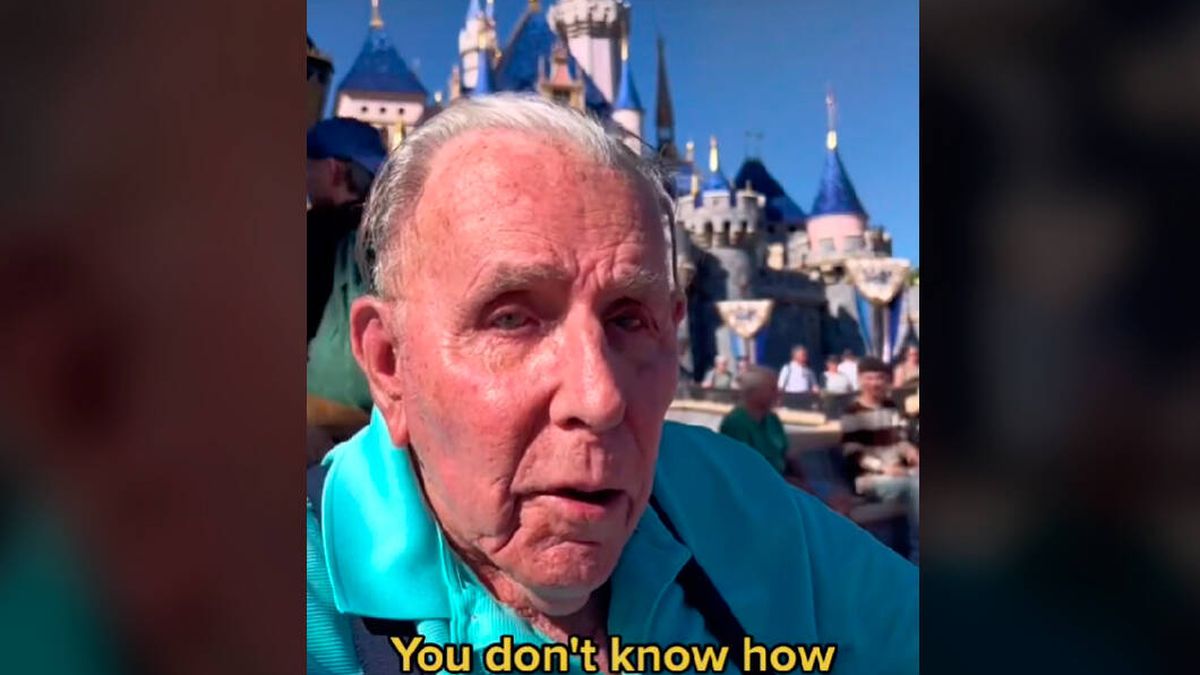 Visita Disney por primera vez a los 100 años y no puede reprimir las lágrimas: "Estoy soñando"