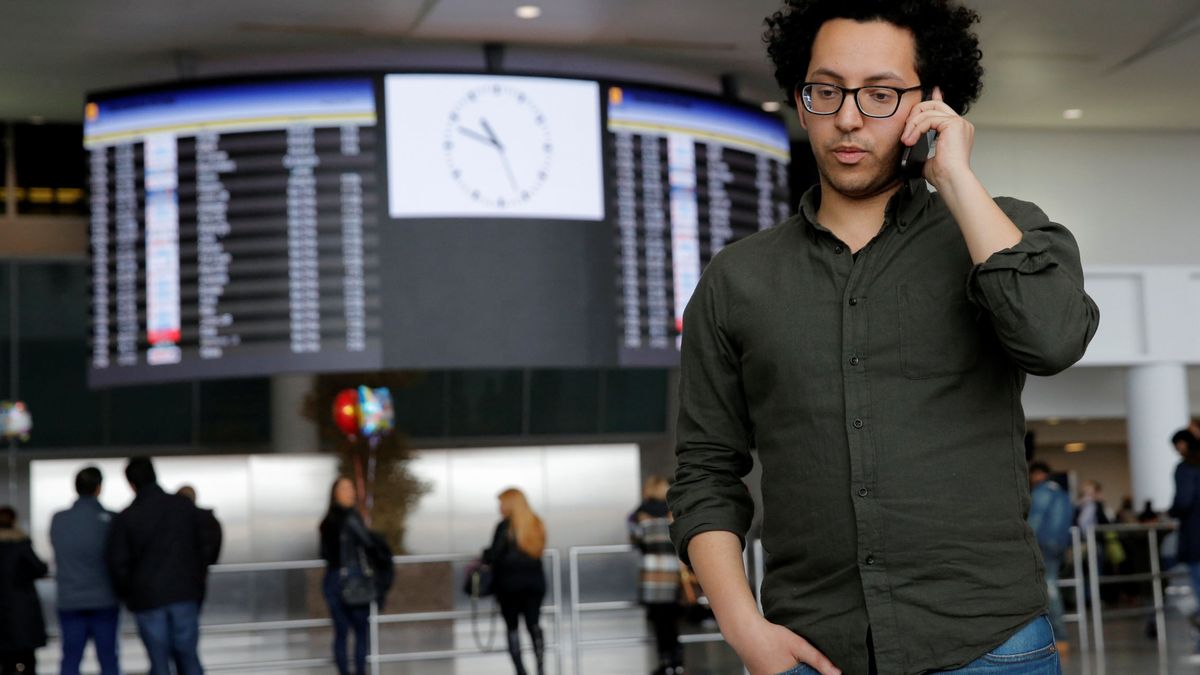27 detenidos en distintos aeropuertos de EEUU tras el decreto de Trump