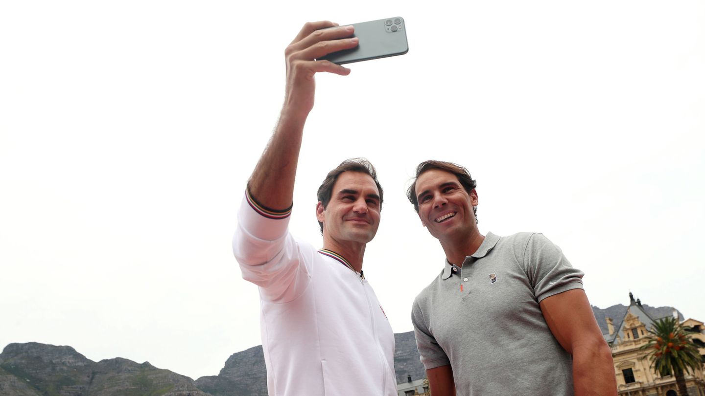 Nadal y Federer, rivales en la pista y amigos en lo personal. (Reuters)