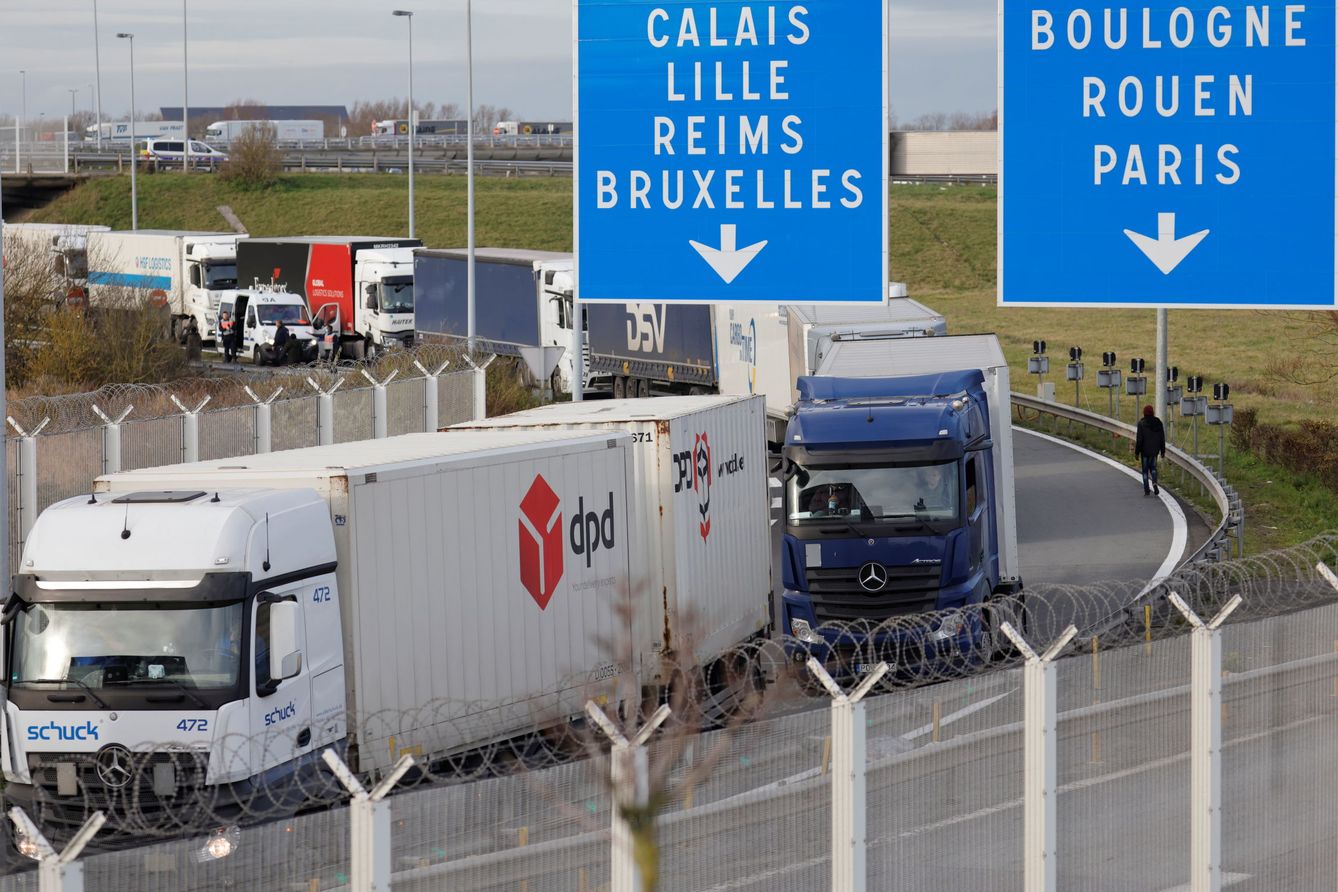 Atasco de camiones en Calais, del lado francés del canal de la Mancha. (EFE)