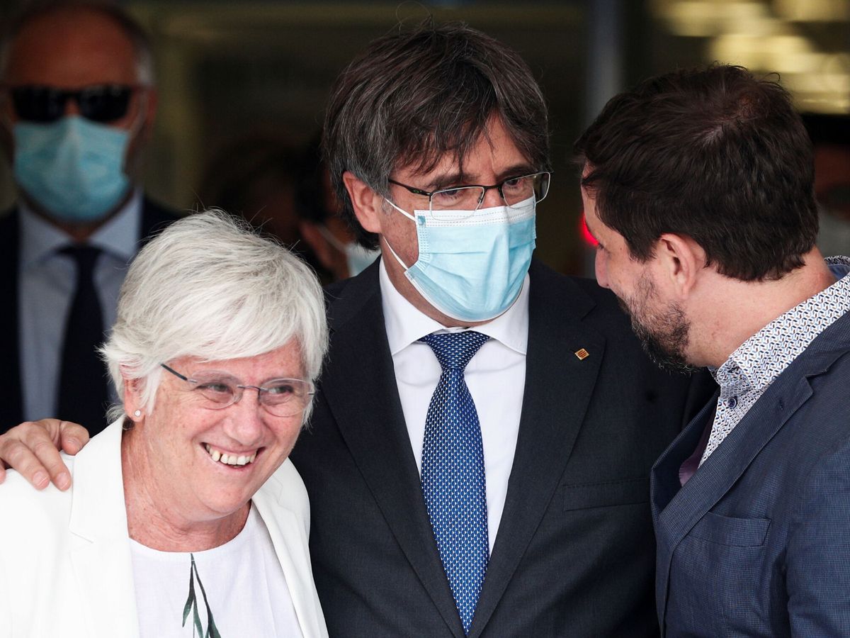 Foto: Puigdemont, junto a Ponsatí y Comin. (Reuters/Guglielmo Mangiapane)