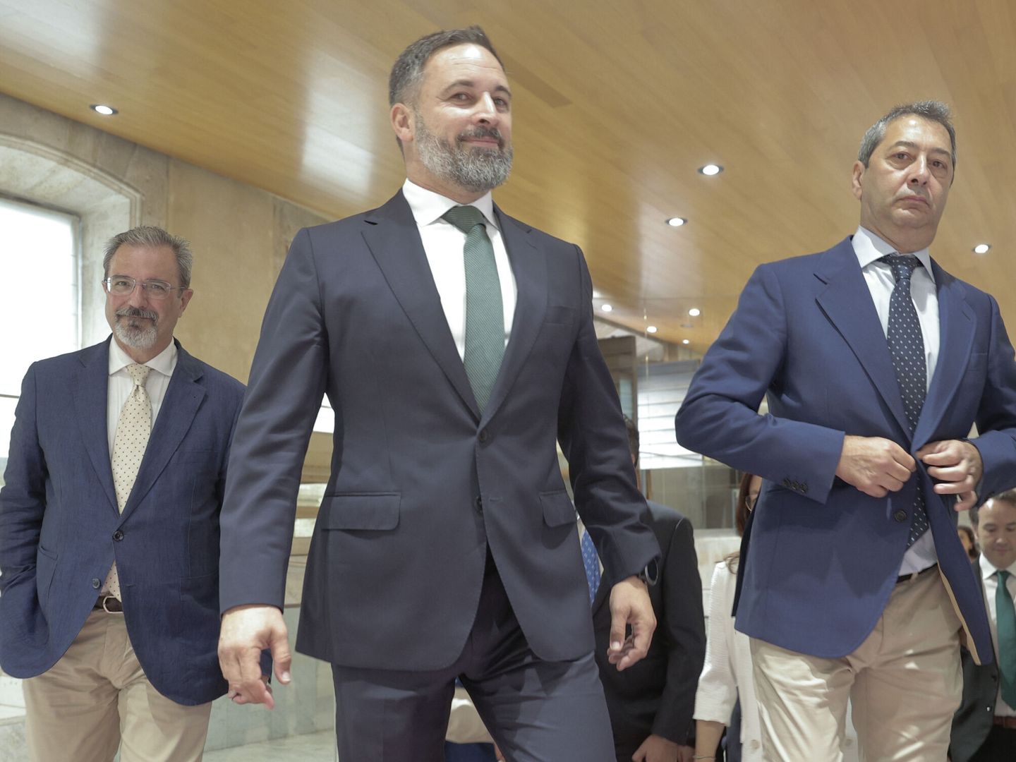 Carlos Flores, Santiago Abascal y Vicente Barrera en las Cortes Valencianas. (EFE/Manuel Bruque) 