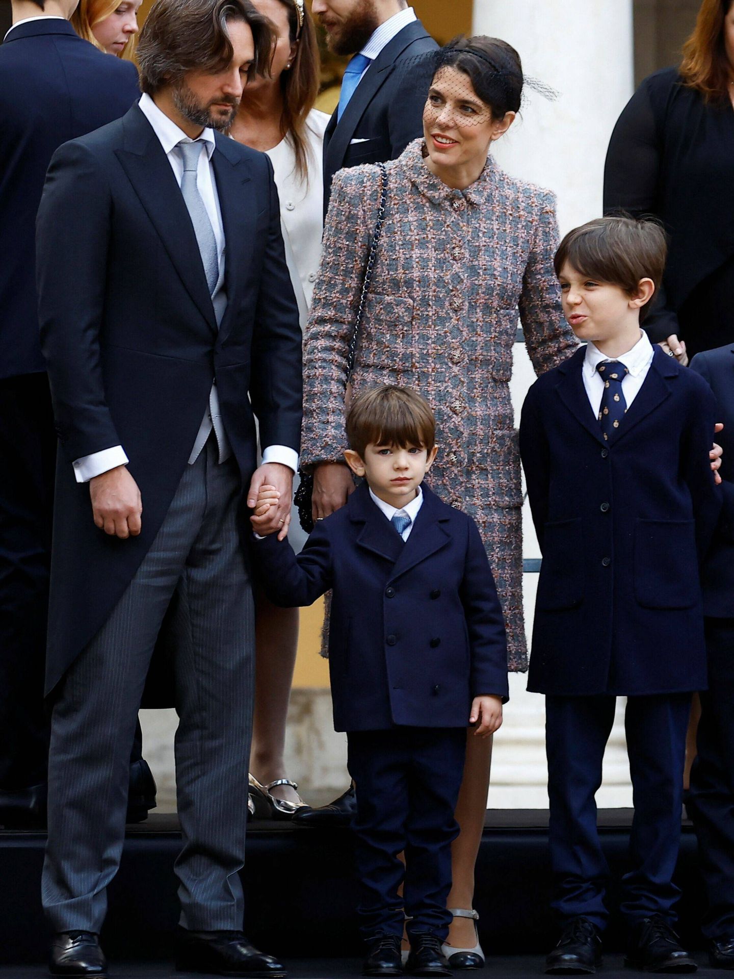Carlota de Mónaco, con sus dos hijos y su esposo Dimitri Rassam. (Reuters)