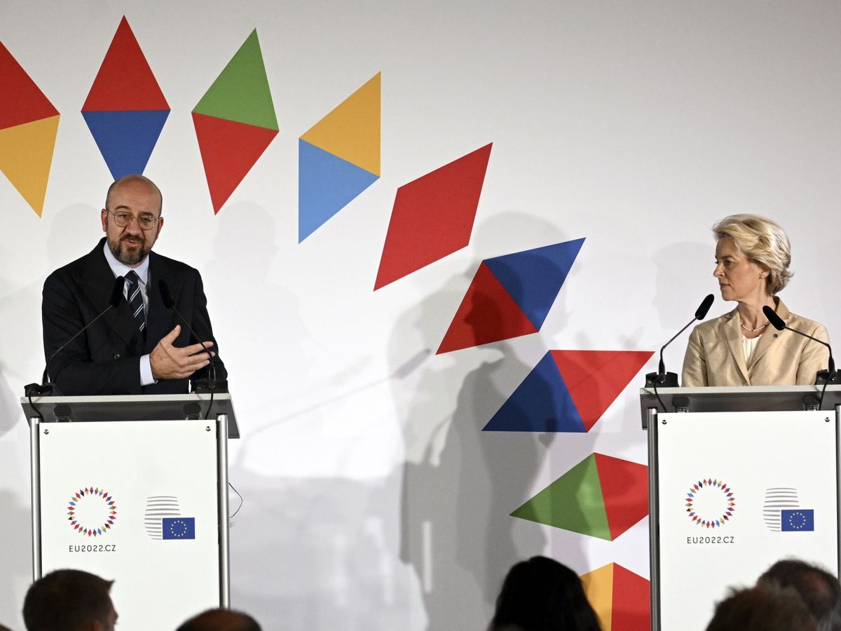 Foto: El presidente del Consejo Europeo, Charles Michel, y la presidenta de la Comisión Europea, Ursula von der Leyen. (EFE/EPA/Filip Singer)