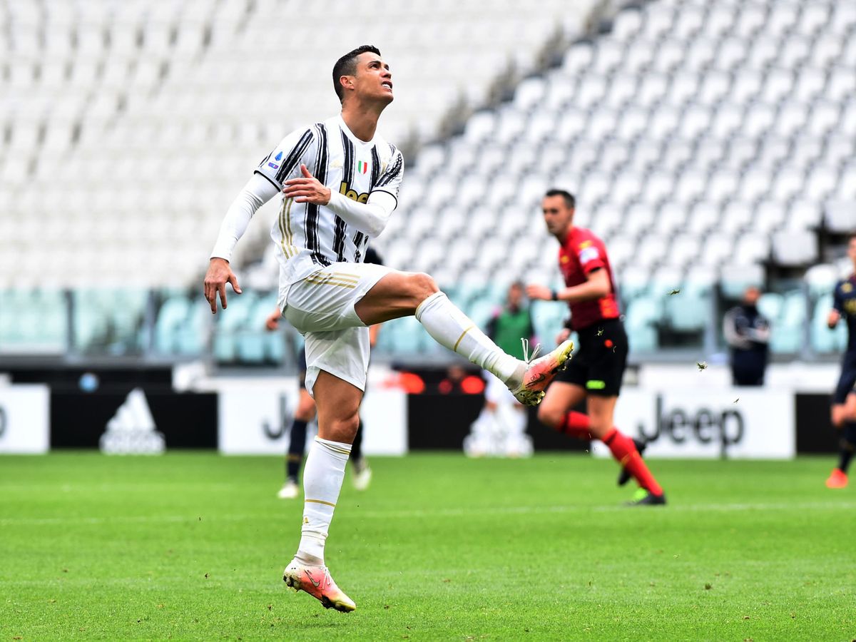 Foto: Cristiano Ronaldo se lamenta tras fallar una ocasión ante el Genoa. (Reuters)