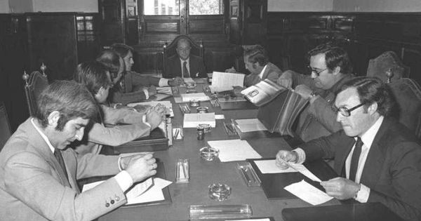 Foto: La Comisión Constitucional, reunida en las Cortes. (EFE/JGV)
