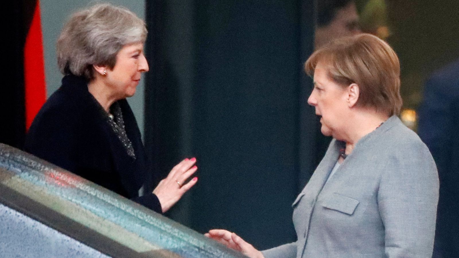 Foto: Theresa May junto a la canciller alemana Angela Merkel, en Berlín. (Reuters)  