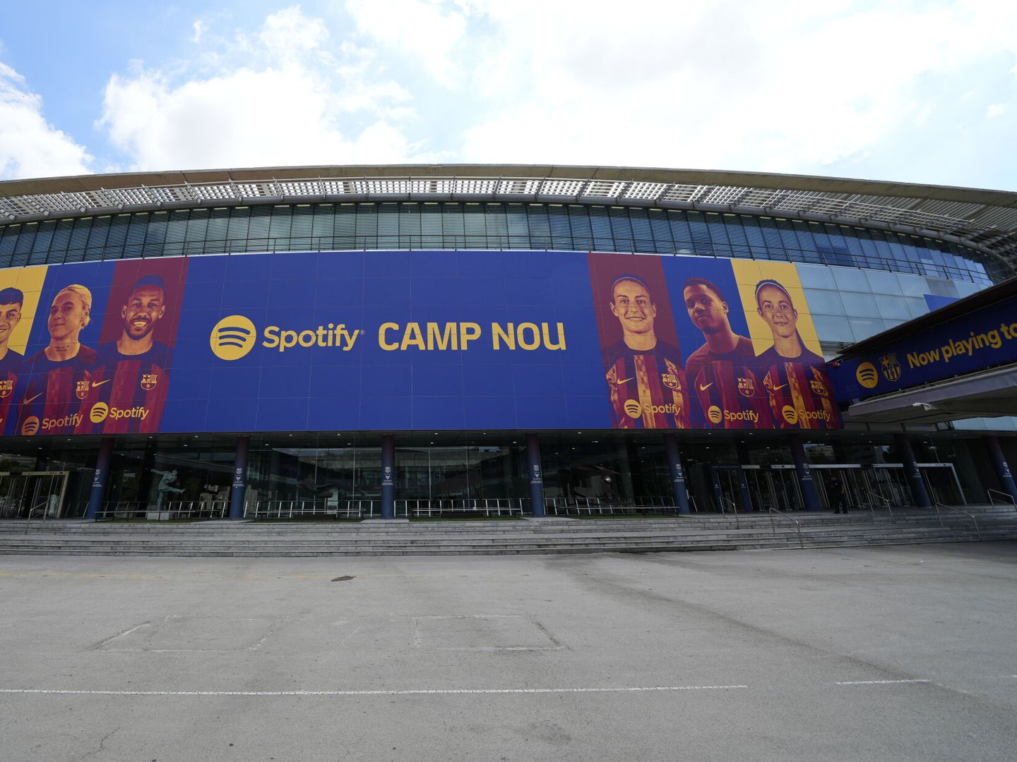 Spotify está presente en la fachada del Camp Nou desde julio de 2022 (EFE/Alejandro García).