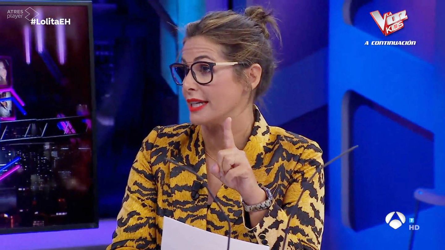 Nuria Roca, en otros programas de 'El hormiguero', también con labial rojo neón. (Atresmedia)