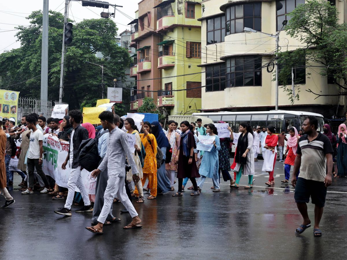 Foto: Estudiantes universitarios en Bangladesh en imagen de archivo. (EFE/Piyal Adhikary)