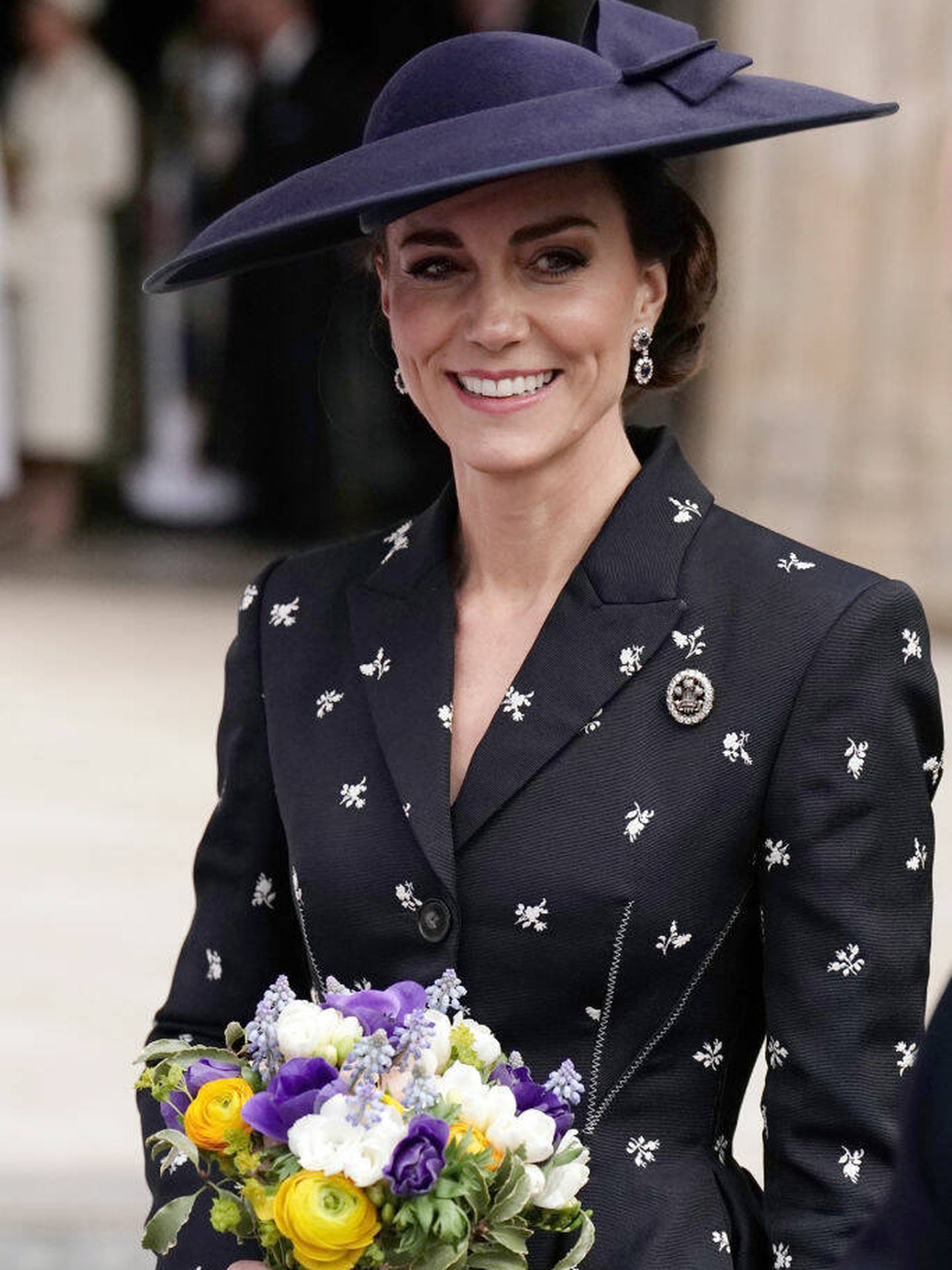 Kate Middleton posa en el día de la Commonwealth con el broche del príncipe de Gales. (Getty)
