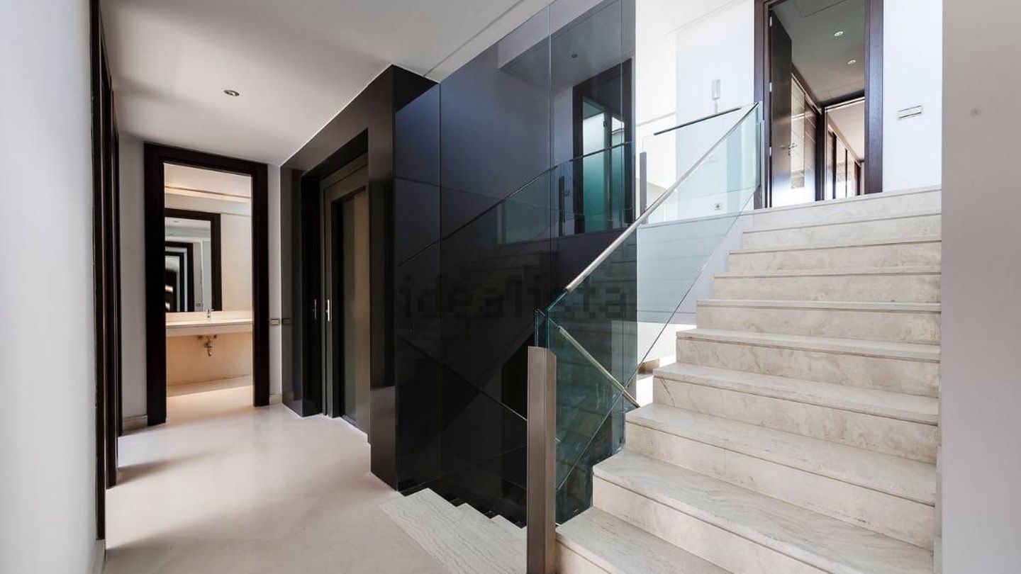 Las viviendas cuentan con ascensor interior para comunicar las 4 plantas. (Studio 24)