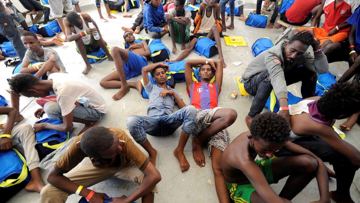 El Aquarius solicita un puerto para 141 personas rescatadas en el Mediterráneo