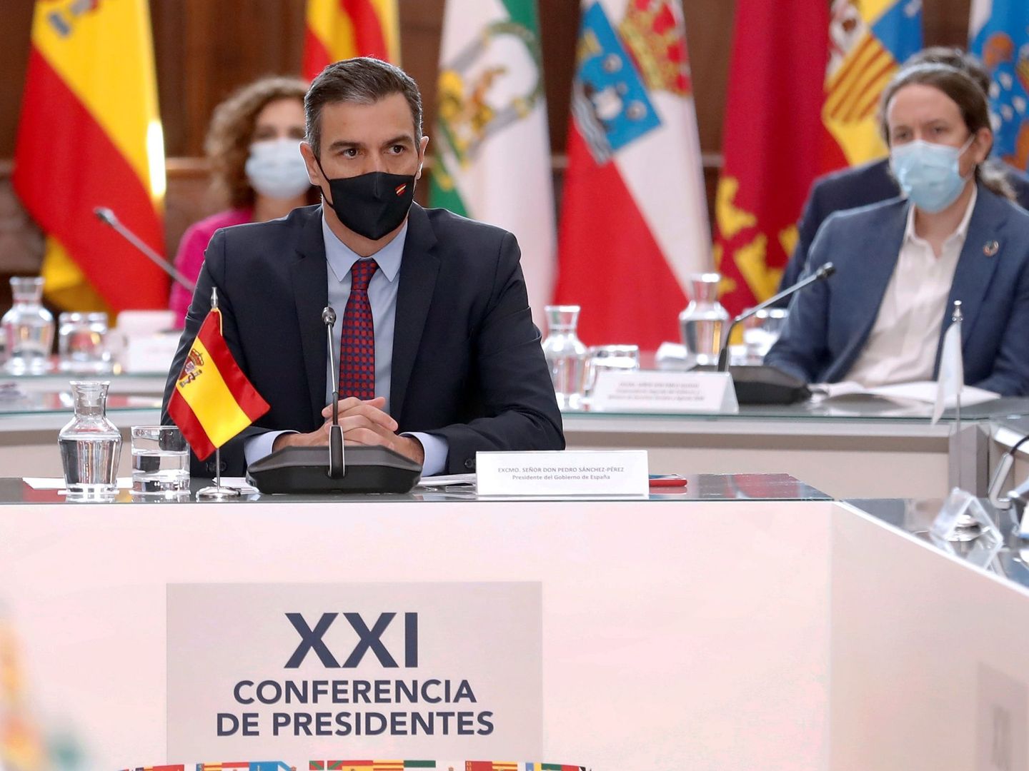 Sánchez (c) e Iglesias (d), al inicio de la Conferencia de Presidentes celebrada a finales de julio. (EFE)