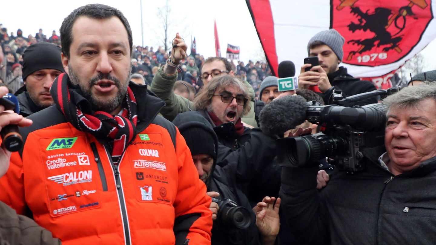 Matteo Salvini durante un evento de un club de aficionados del AC Milan. (Reuters)


