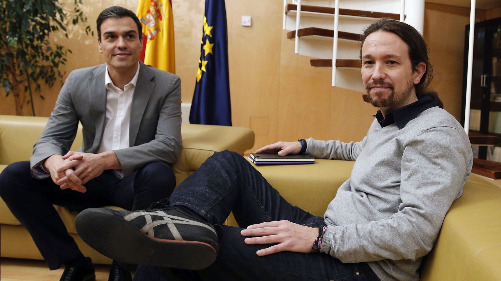 Foto: El líder del PSOE, Pedro Sánchez, durante la reunión con Pablo Iglesias en el marco de la ronda de contactos para su investidura. (EFE)