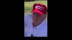 Donald Trump la lía en su propio campo de golf