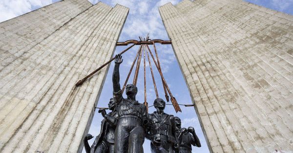 Foto: El monumento a Onésimo Redondo, a las afueras de Valladolid, fue derribado en 2016 (EFE)
