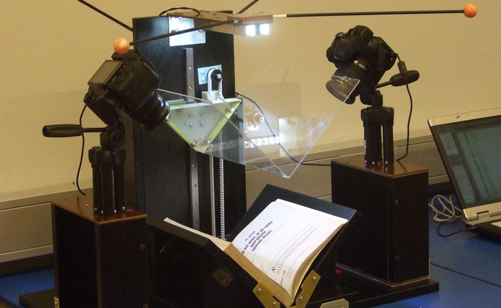 Escáner de libros inventado por Voja Antoni?