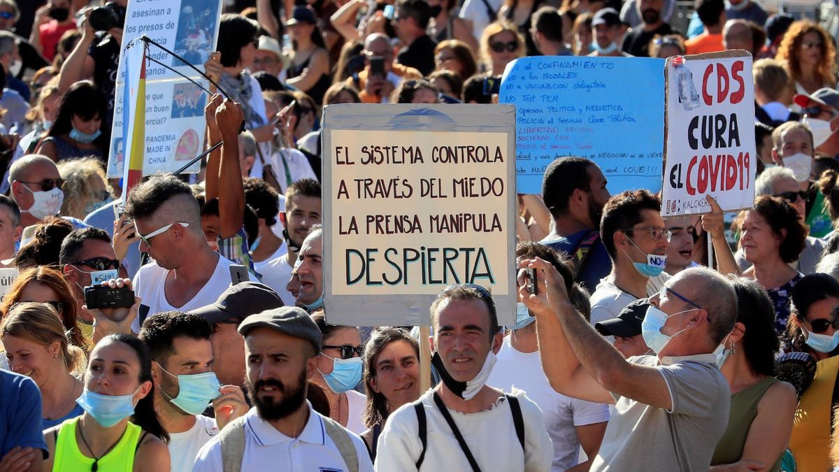 Multados 30 negacionistas del covid y un organizador en la protesta de Colón (Madrid)