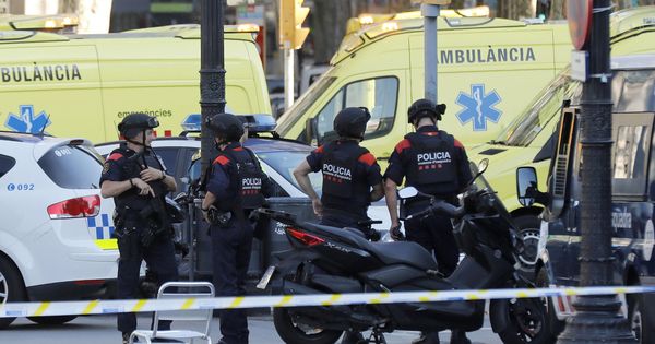 Foto: Al menos dos muertos y veinte heridos en el atropello masivo de barcelona