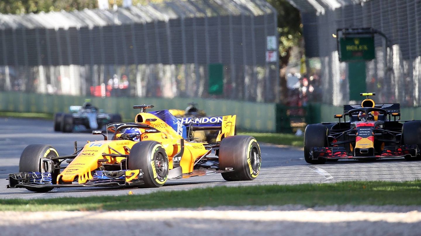 Fernando Alonso resistió ante Max Verstappen en el Gran Premio de Australia y terminó quinto. (Imago)