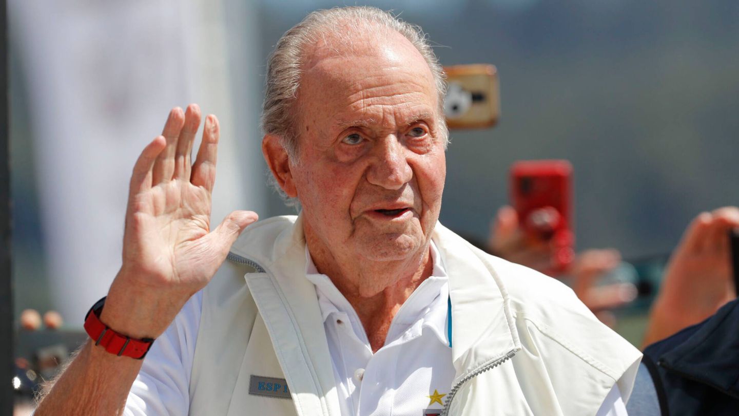 El rey emérito Juan Carlos, en su visita a Sanxenxo del año pasado. (EFE/Lavandeira Jr)