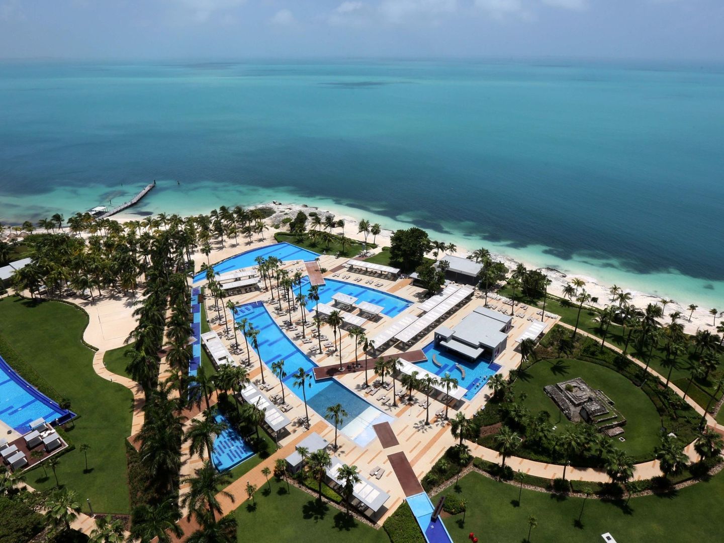 Vista desde una habitación del Hotel RIU Palace Península, en Cancún Quintana Roo. (México)