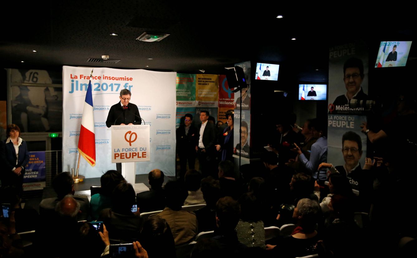 Jean-Luc Mélenchon habla a sus seguidores tras difundirse los resultados de la primera vuelta. (Reuters)