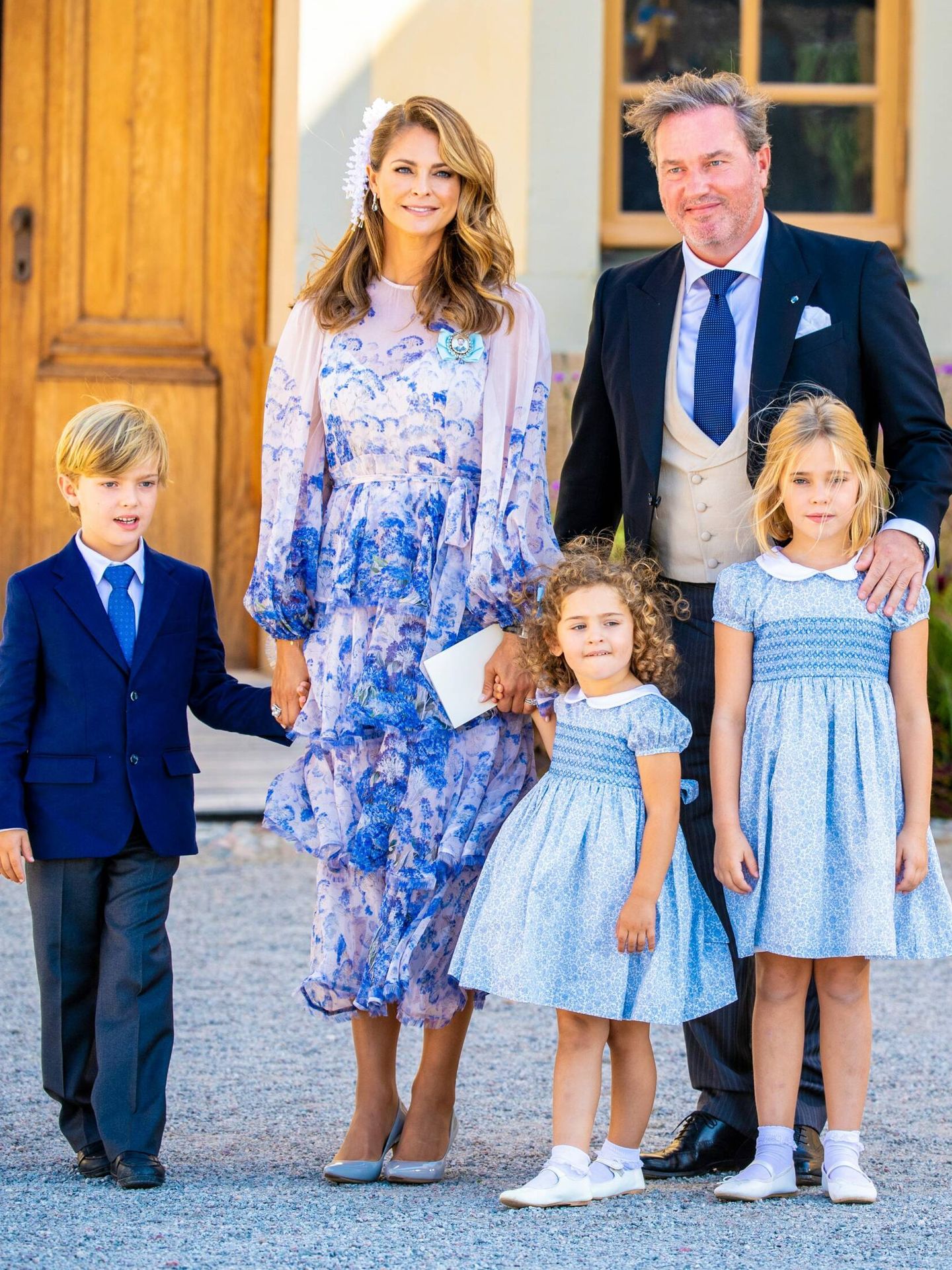 Magdalena y Chris O'Neill, con sus tres hijos. (CP)