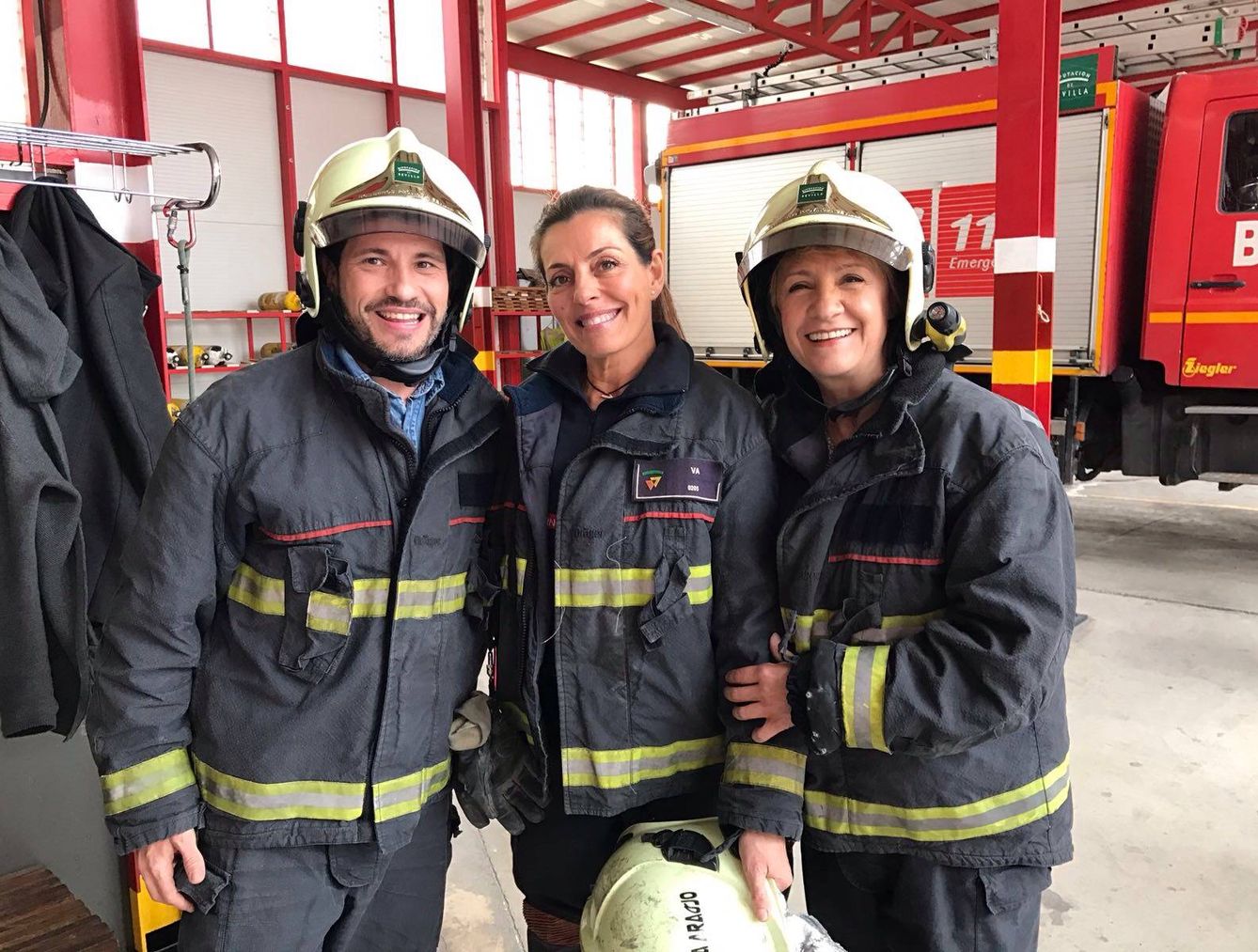 El primer programa homenajea a las bomberas con Eva Araujo, primera bombera de Andalucía. (RTVE)