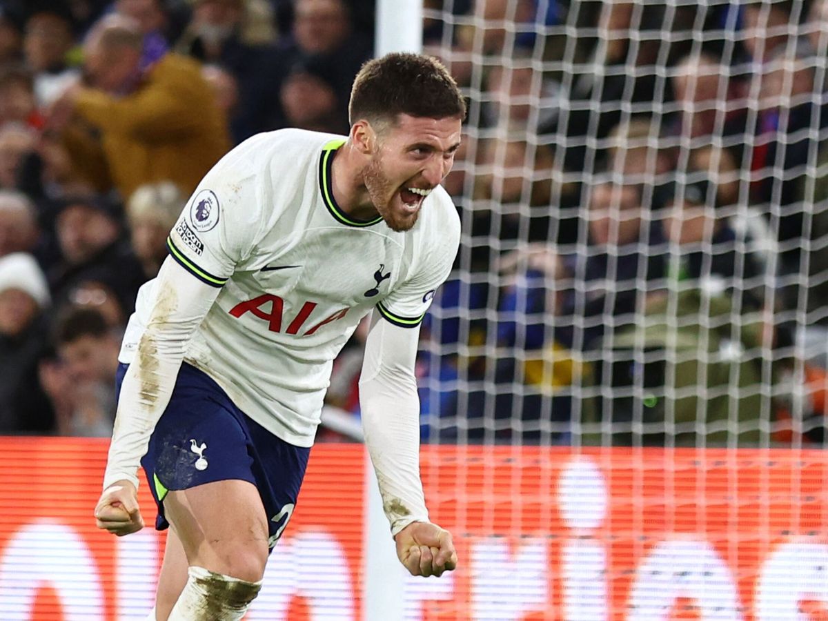 Foto: Matt Doherty celebra un gol con el Tottenham Hotspur. (Reuters/David Klein).