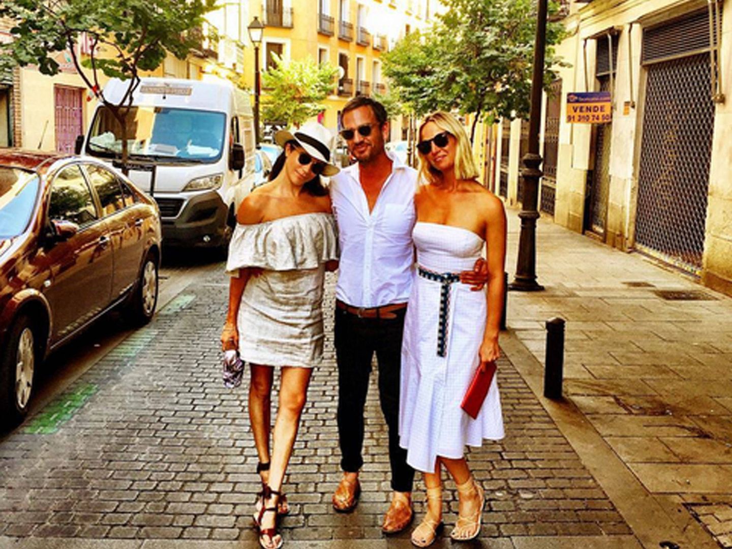 Markle en Madrid posando para sus antiguas redes sociales con amigos. (Instagram @meghanmarkle)