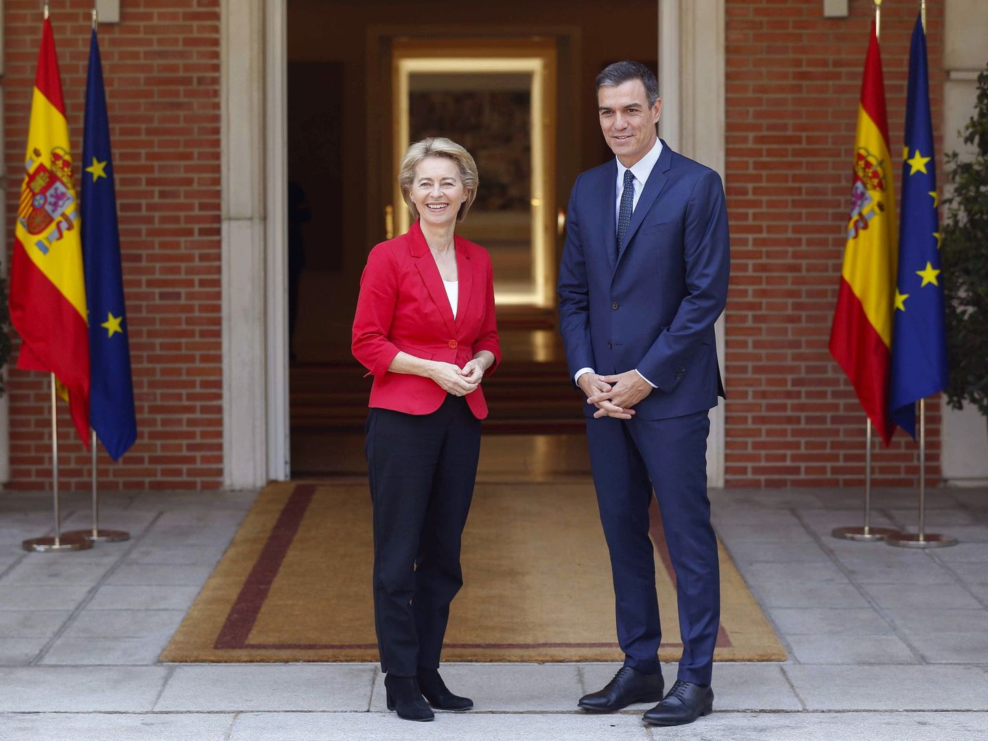 Sánchez, junto a Von der Leyen, en Madrid cuando todavía era presidenta electa de la Comisión Europea. (EFE)