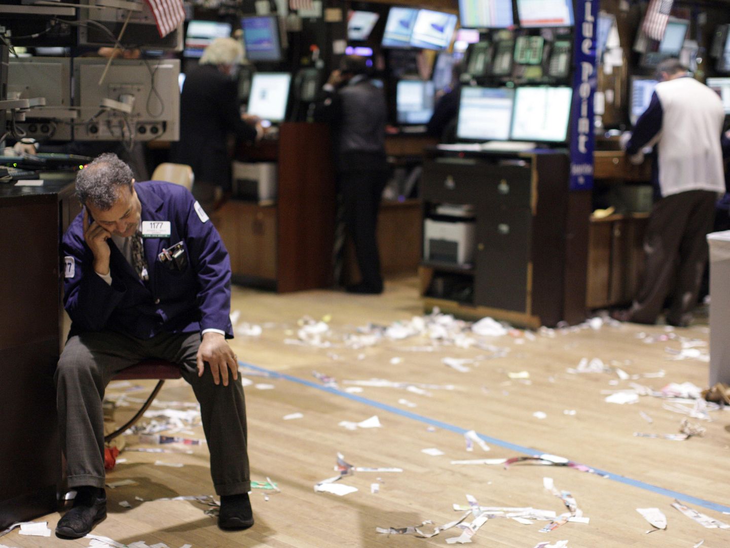 Un broker reacciona en el parqué de la Bolsa de Nueva York, el 18 de agosto de 2011 (Reuters).