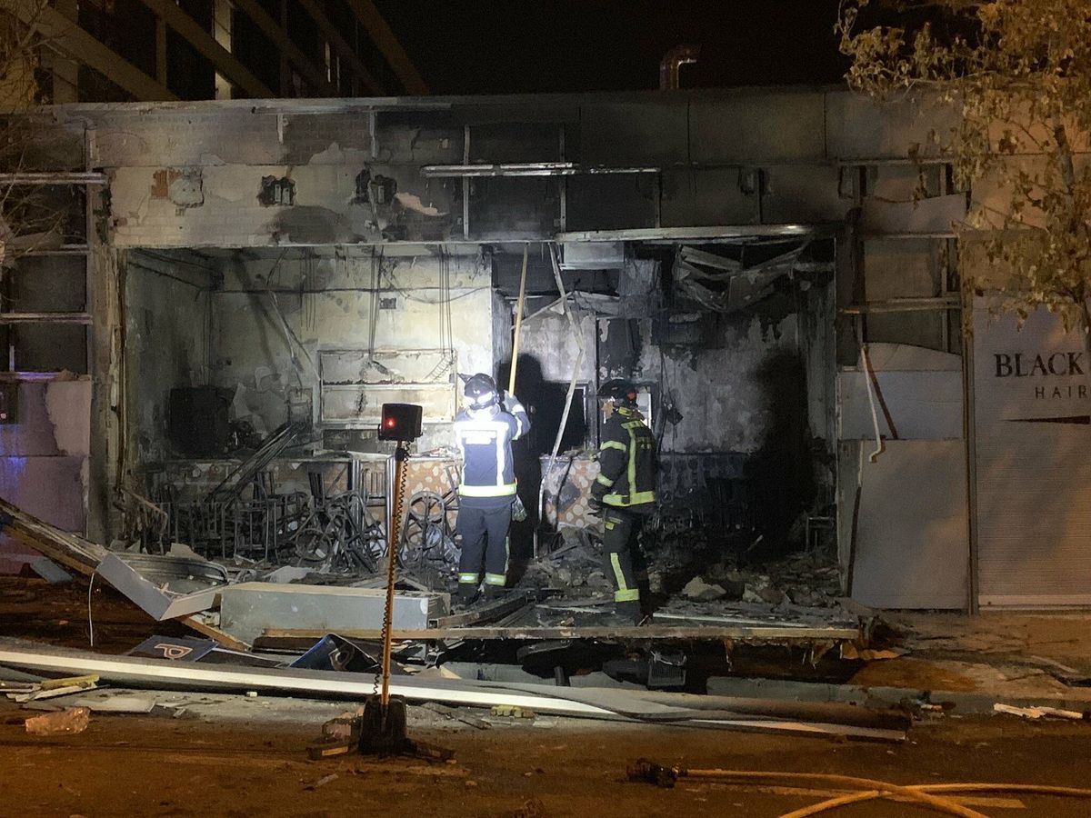 Foto: Bomberos en el lugar de la explosión. (Twitter/ Emergencias Madrid)