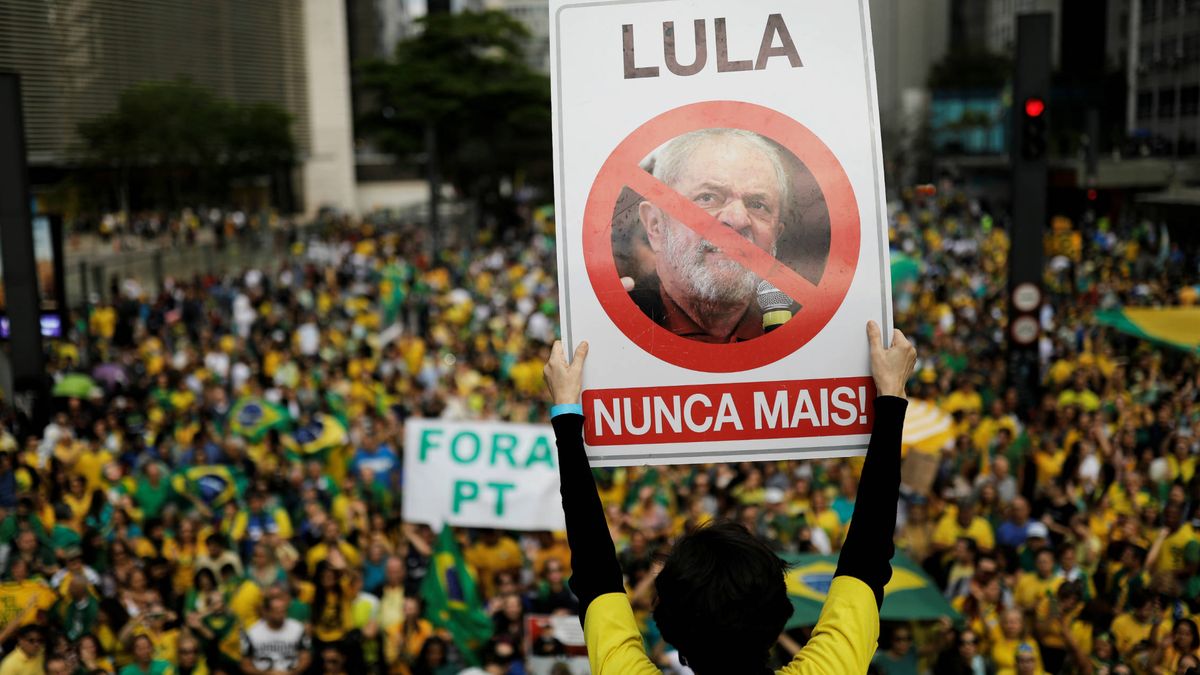 "Estoy a favor de la tortura y lo sabes": Jaír Bolsonaro reabre las heridas de la dictadura