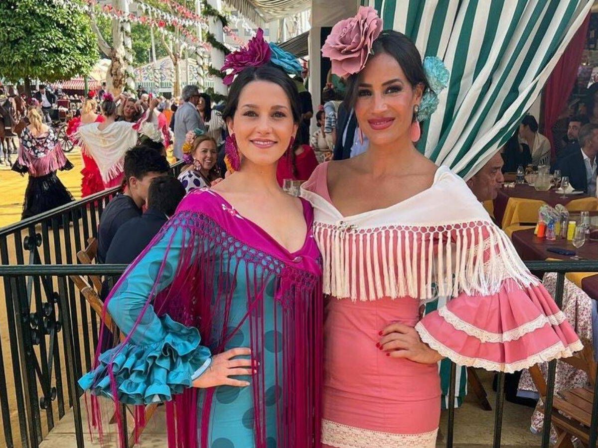 Foto: Inés Arrimadas y Begoña Villacís disfrutan de la Feria de Abril de Sevilla. (Instagram/@begonavillacis)