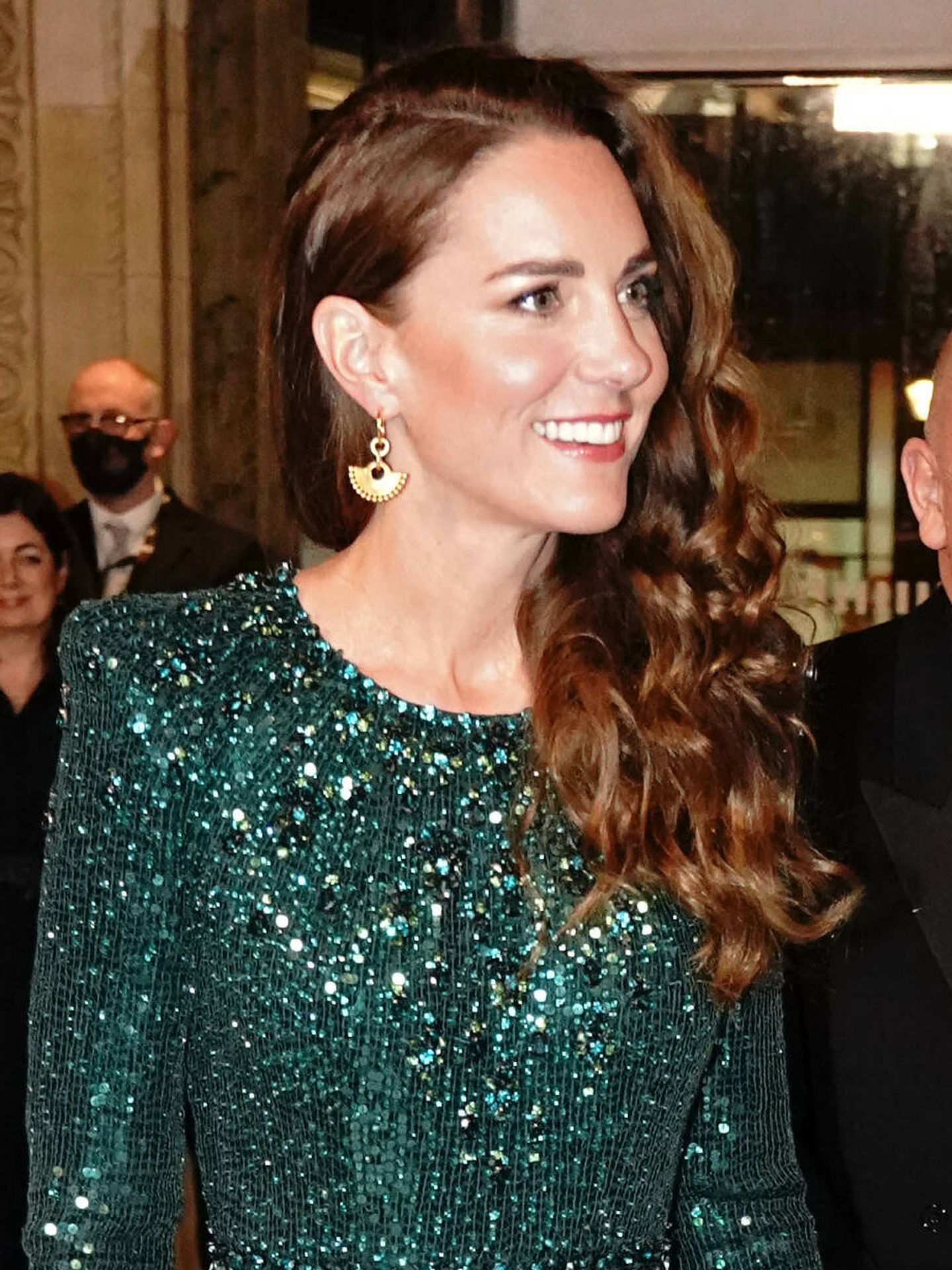 Detalle de la melena con rizo muy marcado de Kate Middleton. (Getty)