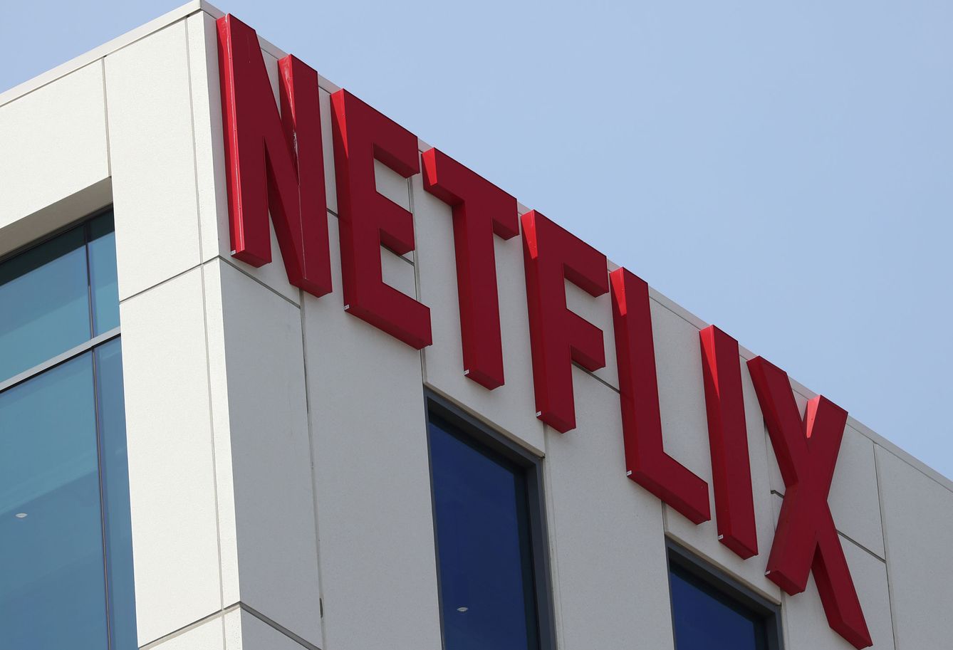 FILE PHOTO: The Netflix logo is seen on their office in Hollywood, Los Angeles, California, U.S. July 16, 2018. REUTERS Lucy Nicholson File Photo