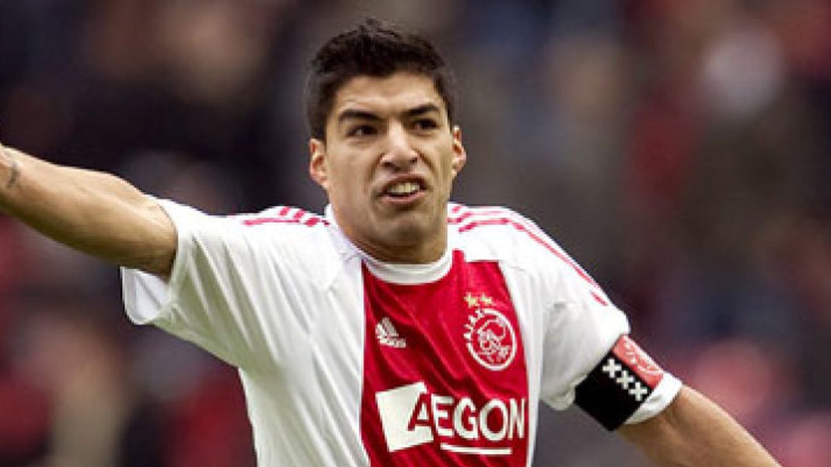 Luis Suárez, castigado con siete partidos por su mordisco a Bakkal, del PSV