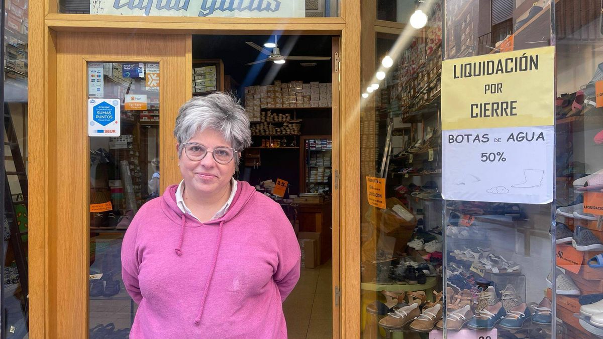 Los derrotados de los barrios: los comerciantes que se llevan la esencia de Madrid al bajar la persiana