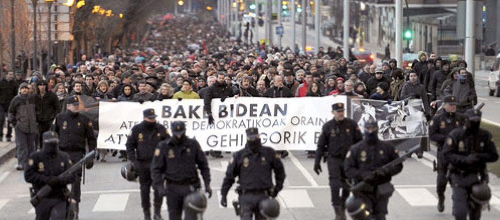 Foto: Miles de personas se manifiestan en Pamplona contra las detenciones de Ekin